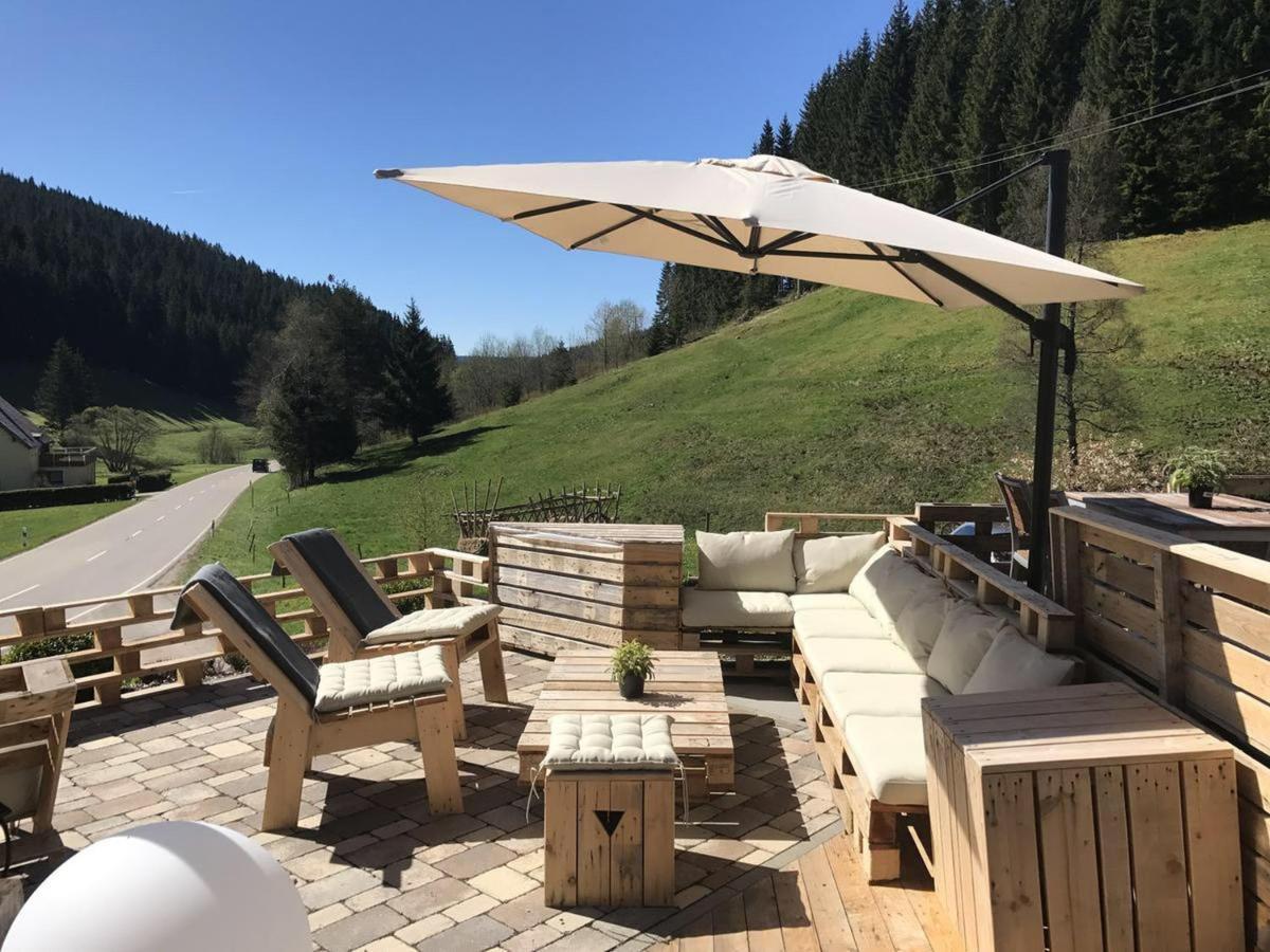 Berghotel Und Restaurant Kraeuter Chalet Furtwangen Esterno foto