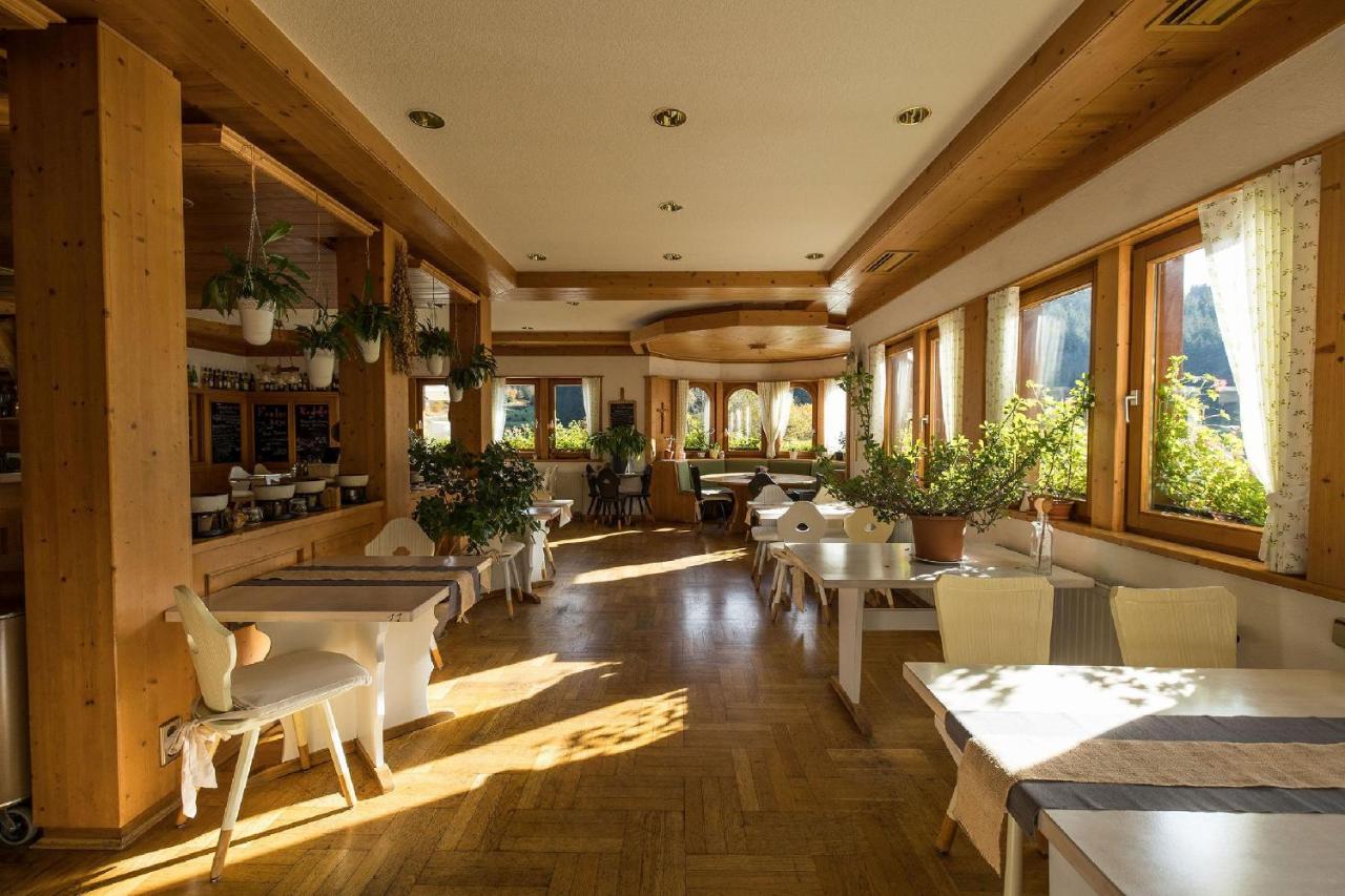 Berghotel Und Restaurant Kraeuter Chalet Furtwangen Esterno foto