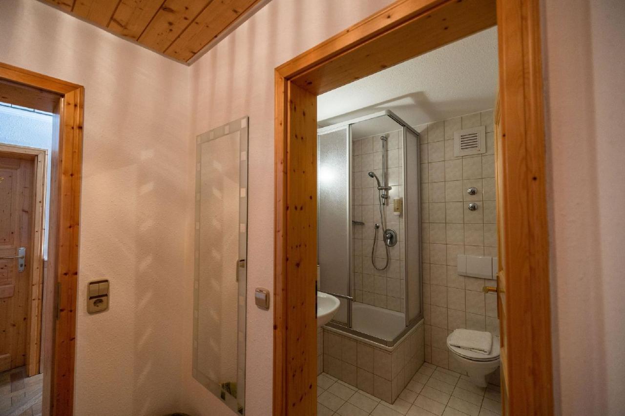 Berghotel Und Restaurant Kraeuter Chalet Furtwangen Esterno foto