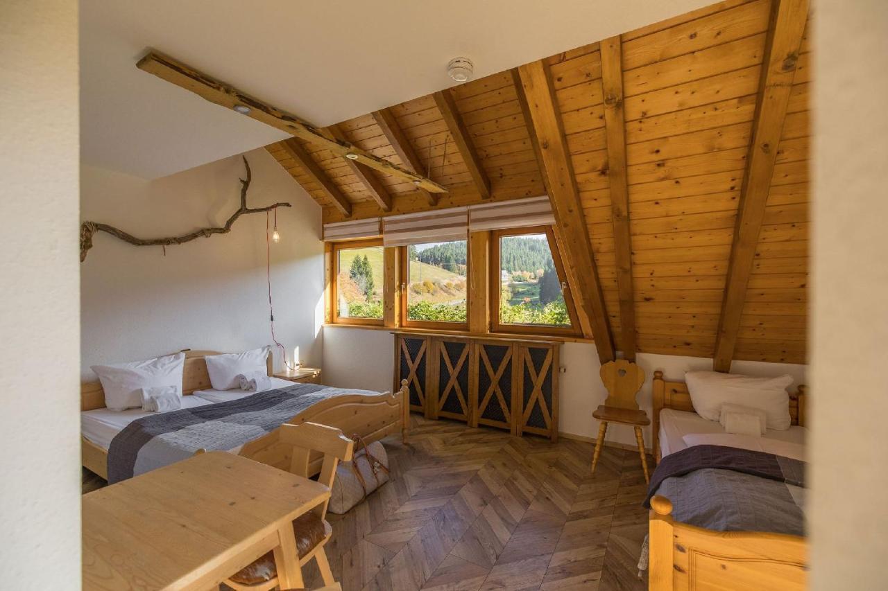 Berghotel Und Restaurant Kraeuter Chalet Furtwangen Esterno foto