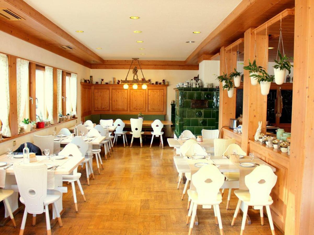 Berghotel Und Restaurant Kraeuter Chalet Furtwangen Esterno foto