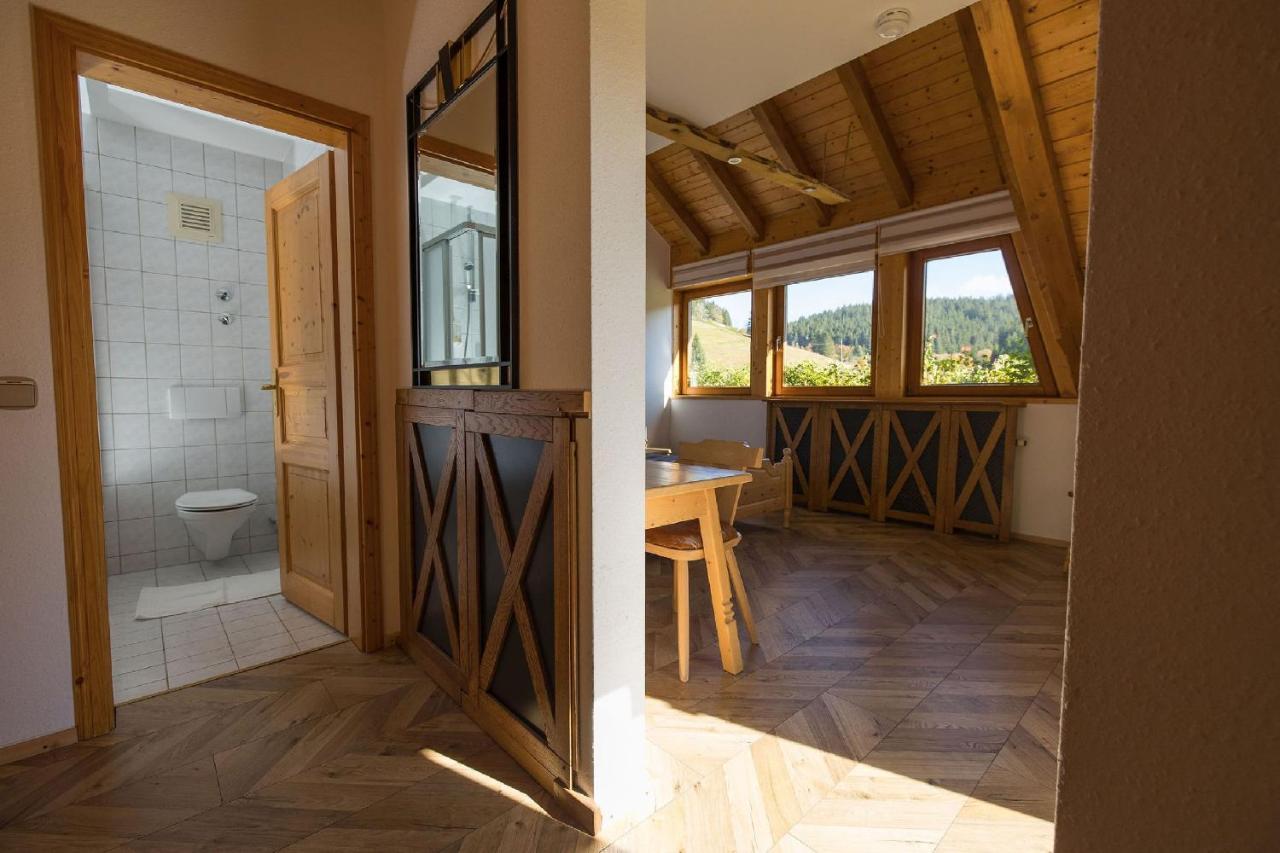 Berghotel Und Restaurant Kraeuter Chalet Furtwangen Esterno foto