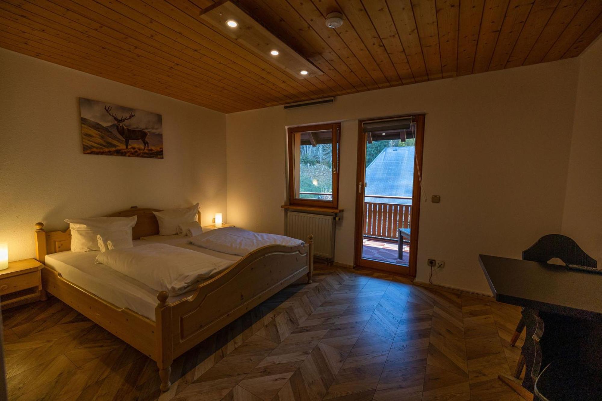 Berghotel Und Restaurant Kraeuter Chalet Furtwangen Esterno foto