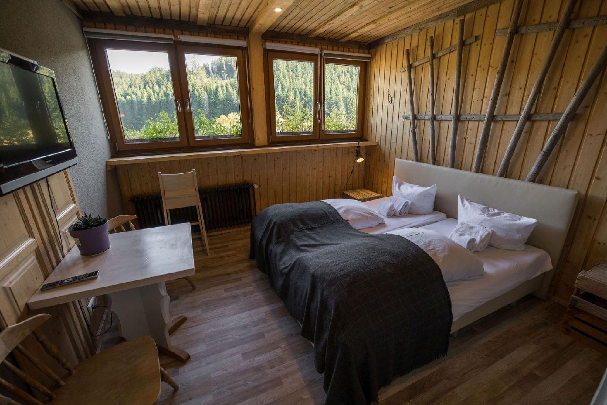 Berghotel Und Restaurant Kraeuter Chalet Furtwangen Esterno foto