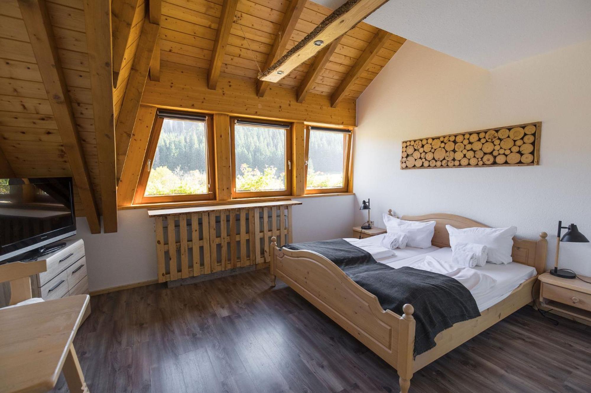 Berghotel Und Restaurant Kraeuter Chalet Furtwangen Esterno foto